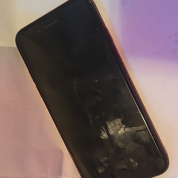 Iphone se (fully unlocked) - Picture 2 of 2